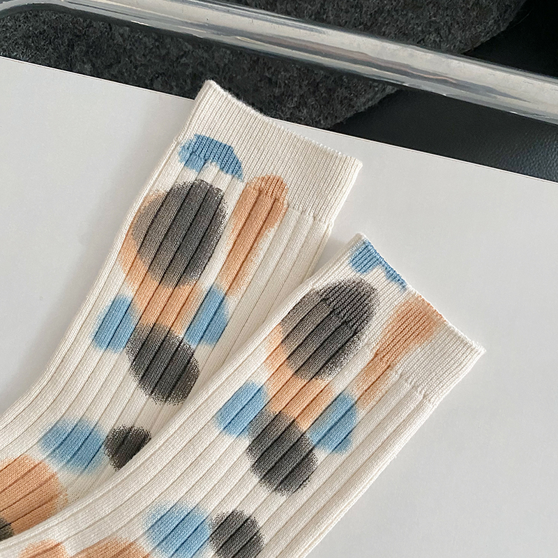 Tie-dye polkaprikkede sokker