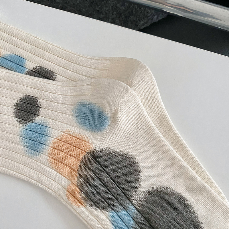 Tie-dye polkaprikkede sokker